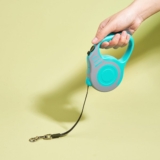 רצועת הליכה נמתחת ובטיחותית לכלבים